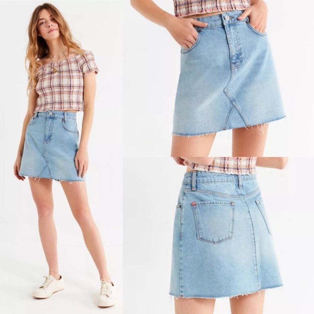 Urban Outfitters BDG Jean distressed raw hemmed denim skirt sz medium